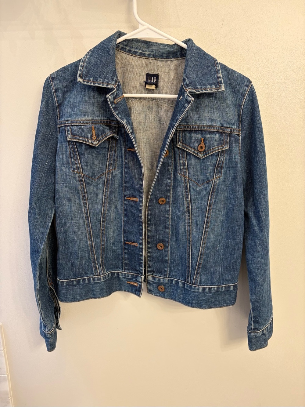 GAP Medium Wash Blue Denim Jacket woman's size small classic Jean jacket buttons